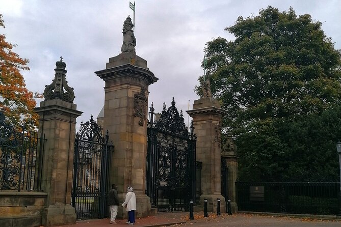 A History of Witchcraft in Edinburgh: A Self-Guided Audio Tour - A story-led walk from Holyrood to Castlehill
