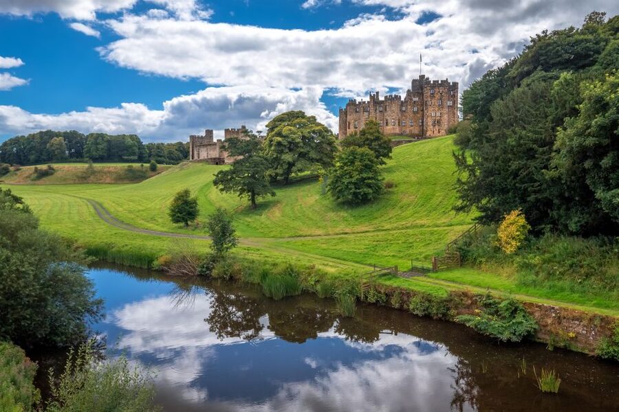 Alnwick Castle and Scottish Borders Tour from Edinburgh - Who should choose this day trip?