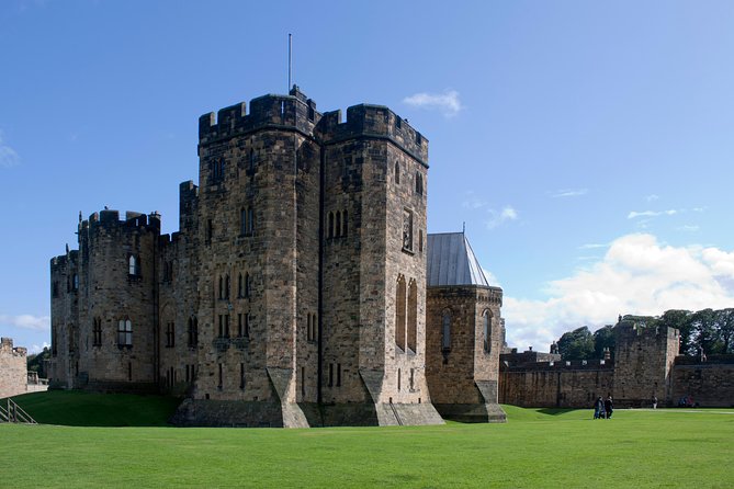Alnwick Castle, Northumberland and Borders Tour with Admission - Leaving Edinburgh for the border country