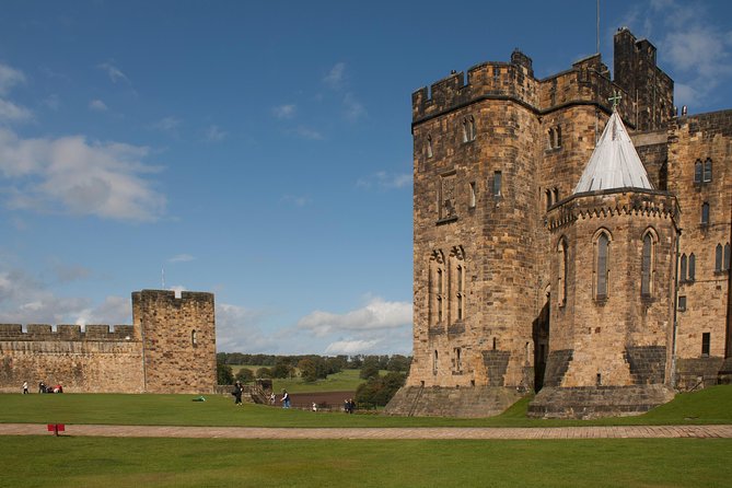 Alnwick Castle, Northumberland and Borders Tour with Admission - Alnwick Castle: the centrepiece of the day