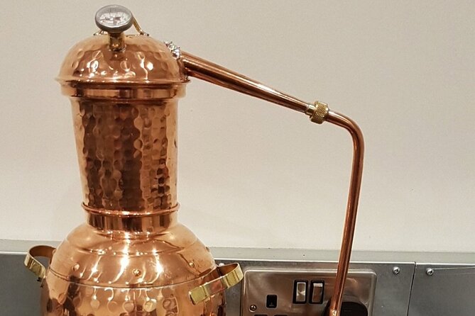 Distill a bottle of Gin on mini copper stills - Distill your gin on a mini copper still