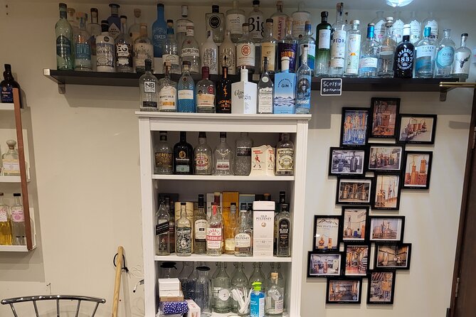 Distill a bottle of Gin on mini copper stills - From welcome drink to first tasting