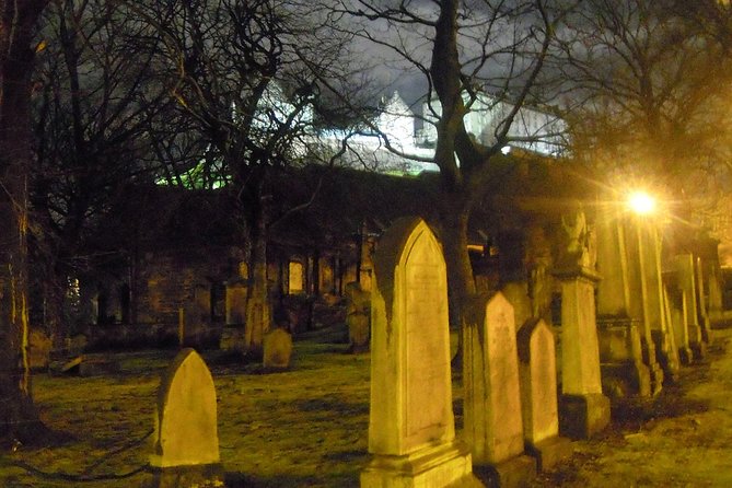 Edinburgh 2 Hour Nighttime Ghost Tour Italian Tour Guide - Ending at Calton Hill