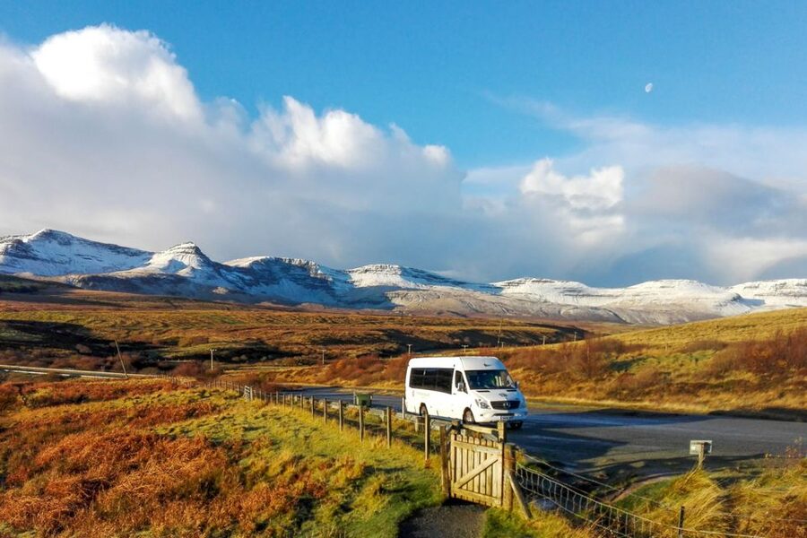 Edinburgh: 3-Day Isle of Skye, Highlands, and Loch Ness Tour - What the guide and coach add to the trip