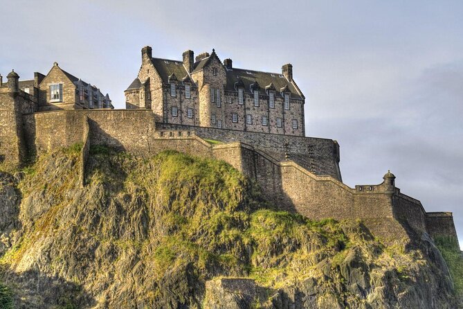 Edinburgh Castle: Guided Walking Tour with Entry Ticket - The useful details at a glance