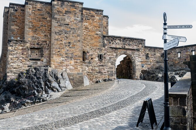 Edinburgh Castle: Guided Walking Tour with Entry Ticket - Stay afterward for Mary, the Great Hall, and more