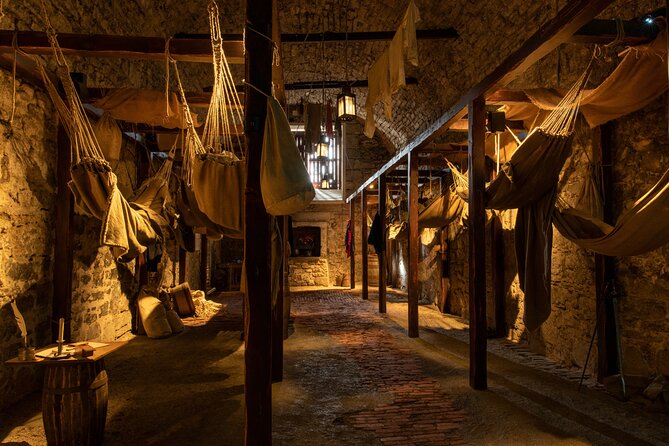 Edinburgh Castle: Guided Walking Tour with Entry Ticket - Photo stops, weather, and the ceremonial gun