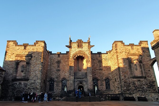 Edinburgh Castle Highlights Tour with Tickets, Map, and Guide - What the guide adds