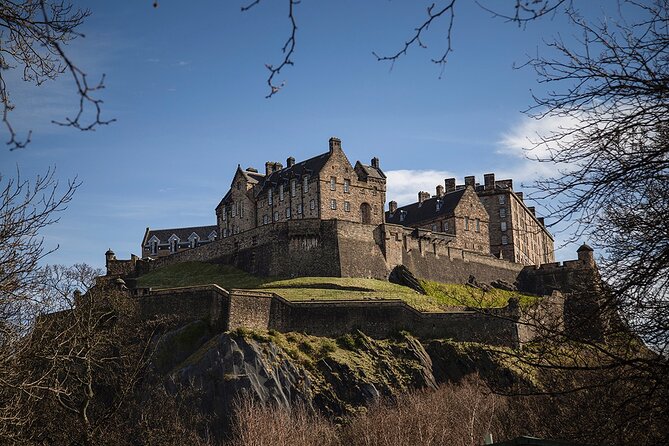 Edinburgh Castle & Royal Mile Walking Tour - Ticket Included - How the guide shapes the experience