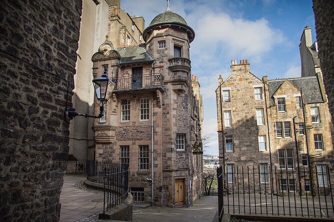 Edinburgh Castle & Royal Mile Walking Tour - Ticket Included - Who should book this walk?