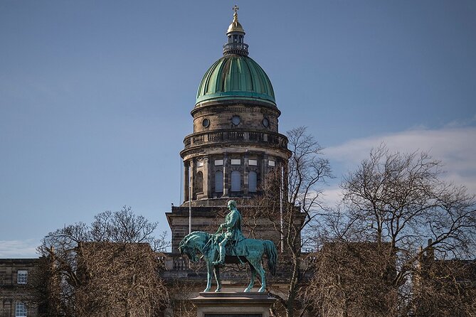 Edinburgh Full Day Walking Tour with Castle Included -Small Group - Writers’ names and the final climb to the castle