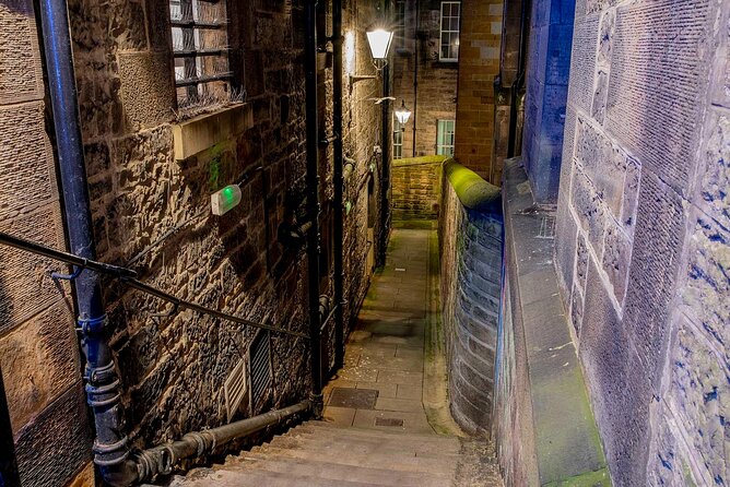 Edinburgh Ghost Tour: Mysteries, Legends and Murders - Storytelling is the main event