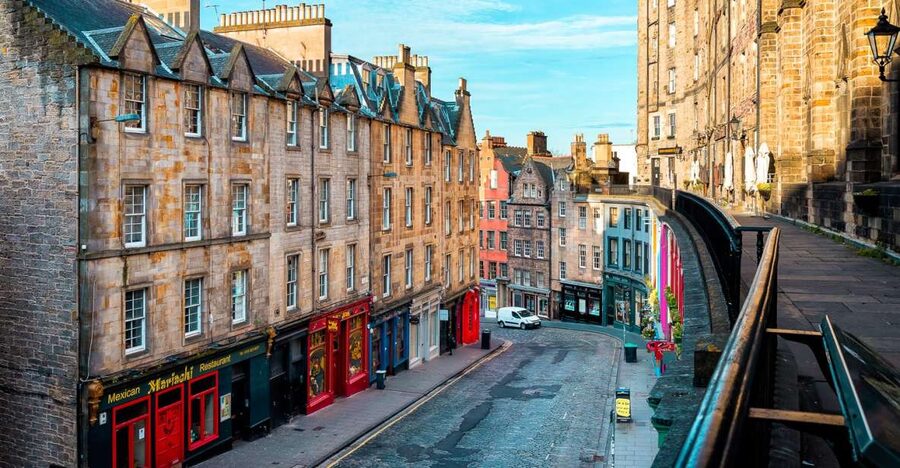 Edinburgh: Guided Harry Potter Tour in French - Edinburgh’s streets tell the story