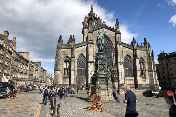 Edinburgh Half Day Guided Private Tour in a Premium Minivan - Old Town: stories of plague, fire and survival