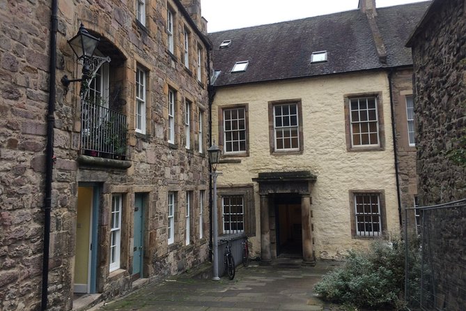 Edinburgh: History Lovers Old Town Walking Tour - A comfortable pace, with some practical limits