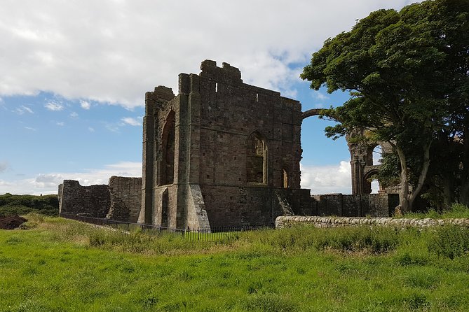 Edinburgh: Holy Island, Alnwick Castle & Kingdom of Northumbria - Should you book the Holy Island and Alnwick day trip?
