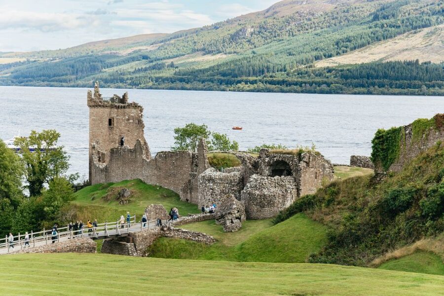 Edinburgh: Loch Ness, Glencoe, Coos & the Highlands Day Tour - Glencoe: beauty with a difficult past