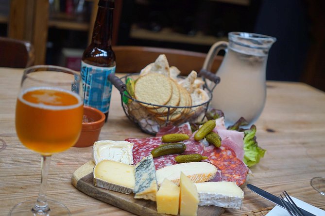 Edinburgh Luxury Private Food & Drink Tour with Eat Walk Tours - A meal that doubles as a city introduction