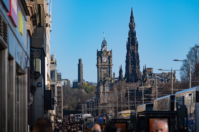 Edinburgh Old Town: Historical Guided Walking Tour - The guide is the main value
