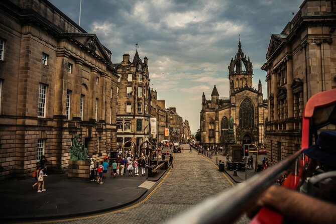 Edinburgh: Old Town's Highlights Walking Tour - Grassmarket: A Square with a Darker Past
