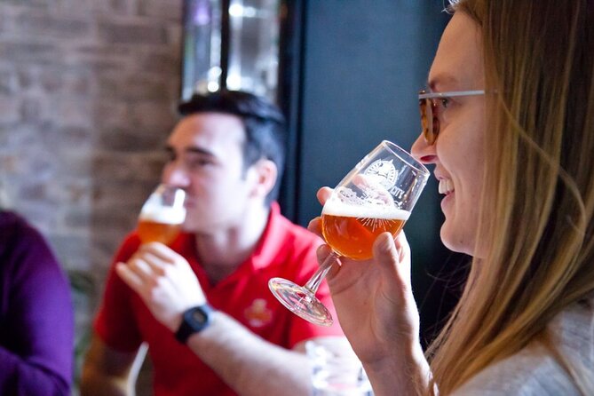Edinburgh: Pubs & History Walking Tour with Beer Tasting - Starting in the Old Town