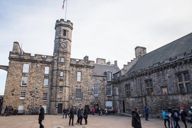 Edinburgh Skip-the-Ticket-Line Castle Walking Tour - What skip-the-line entry saves you