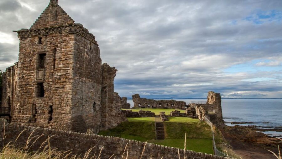 Edinburgh: St Andrews, Dunfermline Abbey and Fife Coast Tour - St Andrews: cathedral, castle and the Old Course