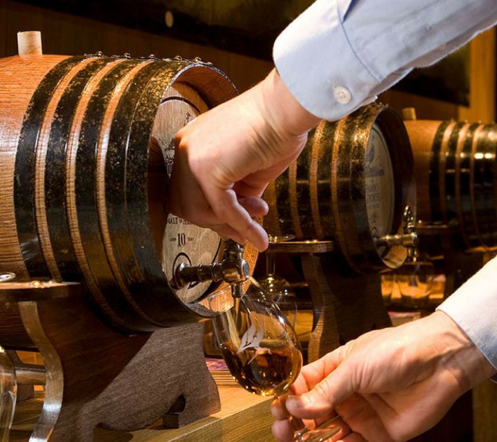 Edinburgh: Stirling, Whisky and St Andrews Tour in Spanish - What the $71 price covers, and what it doesn’t