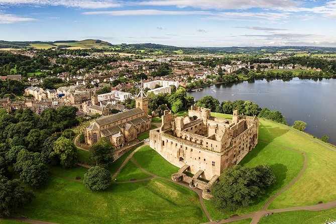 Edinburgh: The Outlander, Palaces & Jacobites Tour - Blackness Castle and the Forth