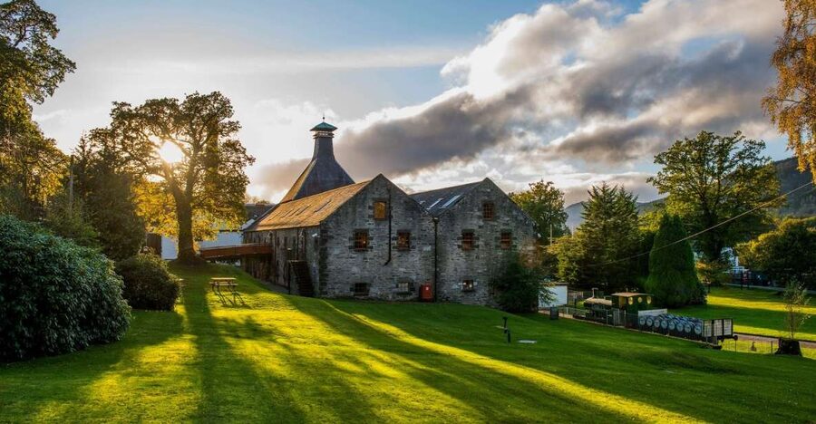 Edinburgh: Ultimate Whisky Experience - Aberfeldy village: a useful pause for lunch