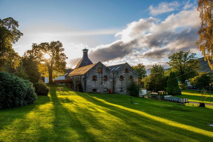 Edinburgh: Ultimate Whisky Experience - Dewar’s Aberfeldy: whisky, chocolate, and production