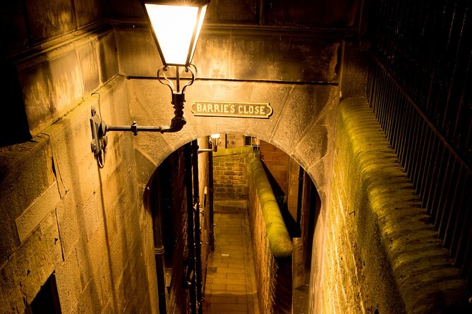 Edinburgh: Witches & Haunted History Walking Tour - The Witches’ Well, Upper Bow and Victoria Street