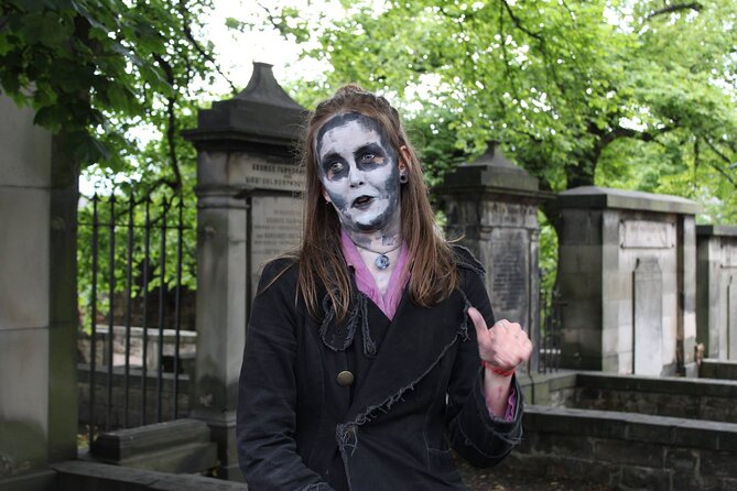 Extreme Paranormal Underground Ghost Tour in Edinburgh - Meeting the guide on the Old Town’s High Street