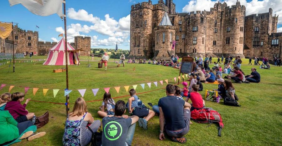 From Edinburgh: Day Trip to Bamburgh and Alnwick Castle - The day at a glance