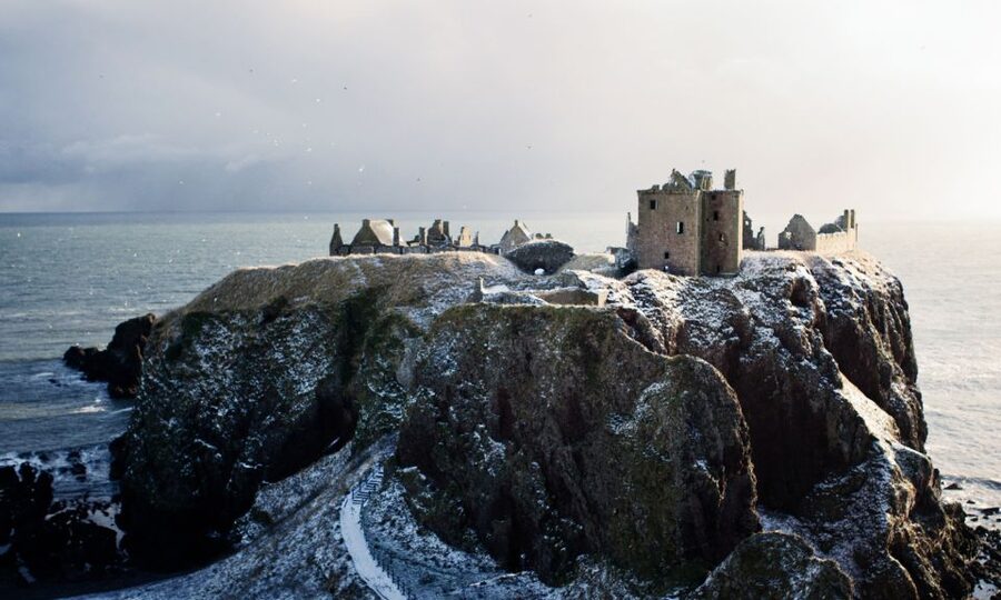 From Edinburgh: Glamis and Dunnottar Castles Tour in Spanish - North Queensferry and the Forth bridge
