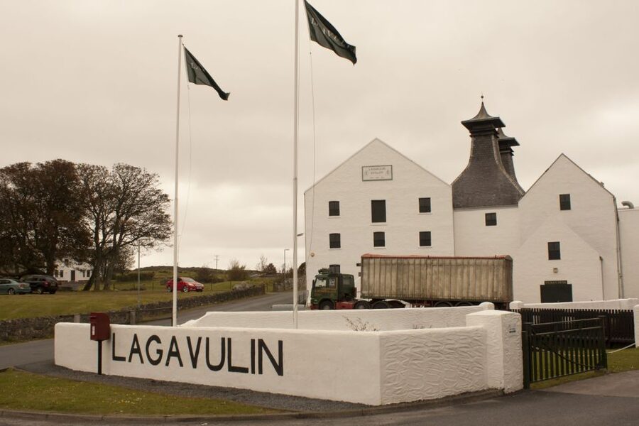 From Edinburgh: Islay and The Whisky Coast 4-Day Tour - Bowmore: your island base