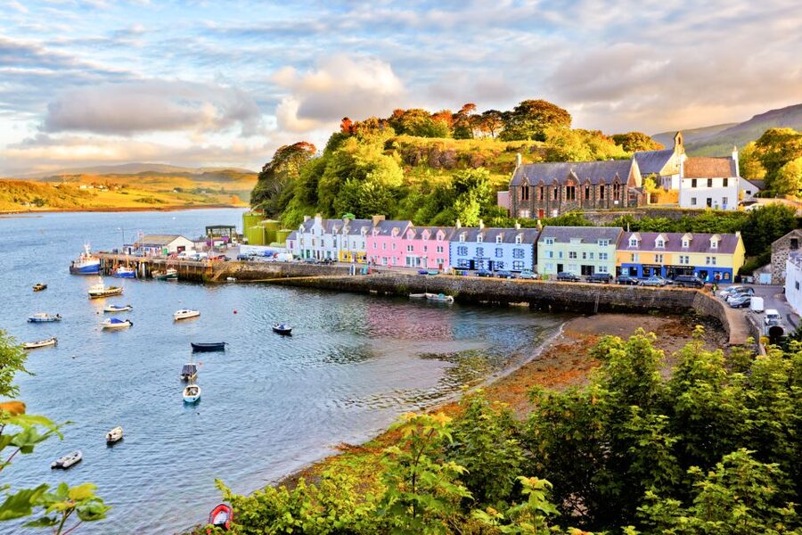 From Edinburgh: Isle of Skye 3-Day Tour with Accommodation - From Edinburgh, the scenery starts on the way