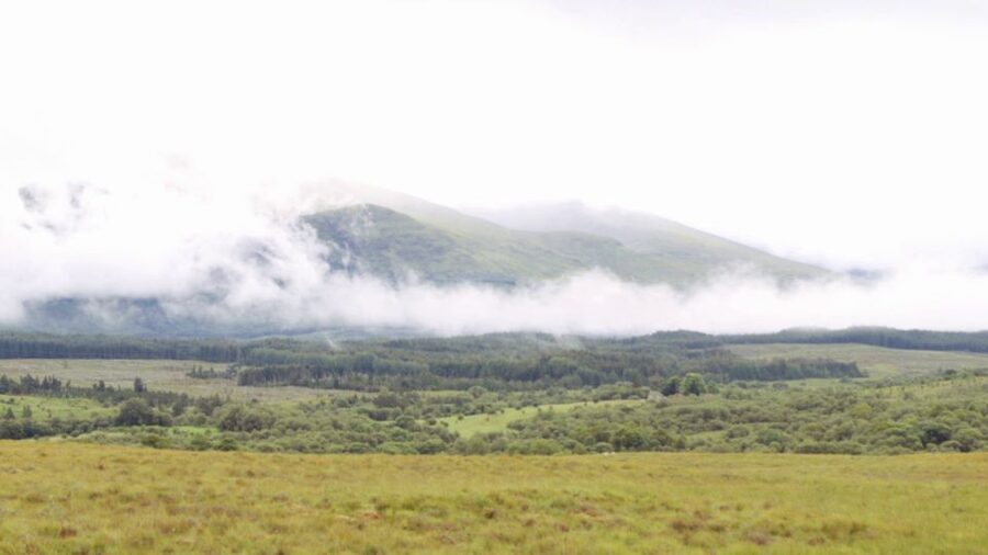 From Edinburgh: Loch Ness and Highlands Tour in Spanish - From Edinburgh, the Highlands come into view gradually