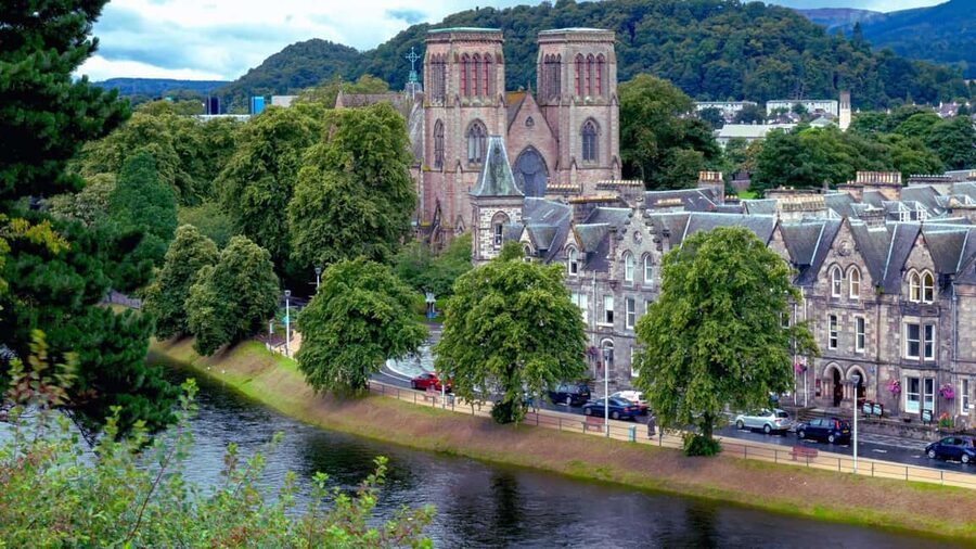 From Edinburgh: Loch Ness and Highlands Tour in Spanish - FAQ