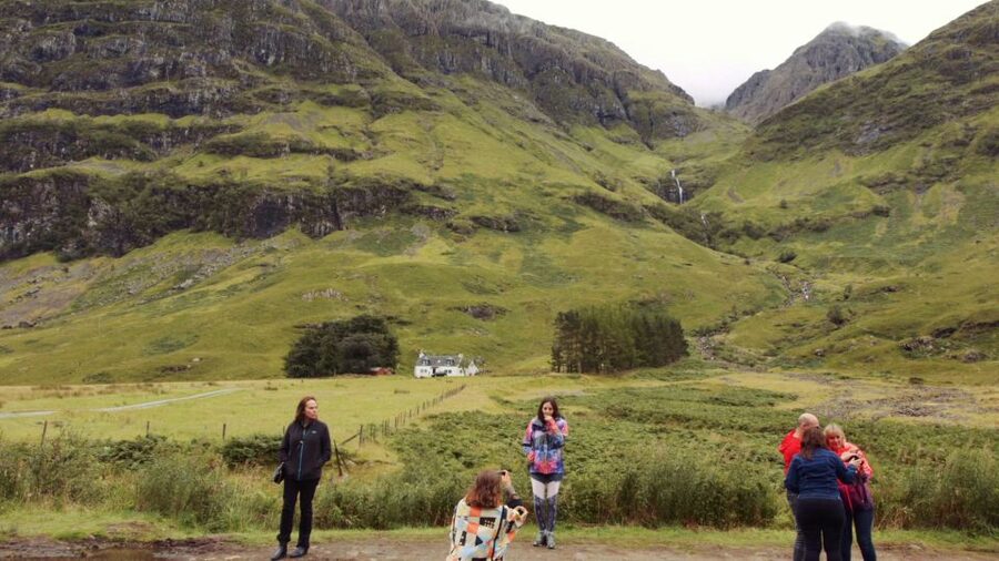 From Edinburgh: Loch Ness and Highlands Tour in Spanish - Callander and Kilmahog make the first pause