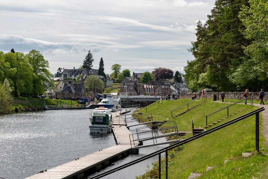 From Edinburgh: Loch Ness and Highlands Tour in Spanish - The long day suits some plans better than others