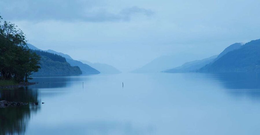 From Edinburgh: Loch Ness & Inverness Tour in Spanish - Loch Ness and Urquhart Castle: choose the paid add-on