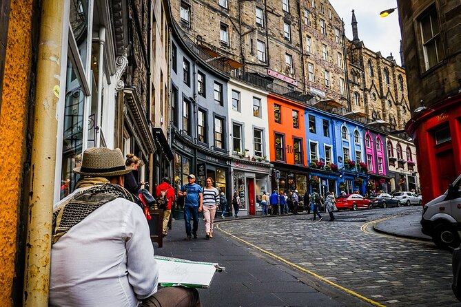 Guided 60-Minute Photography and sightseeing Tour in Edinburgh - St Giles’ Cathedral: angles and changing light