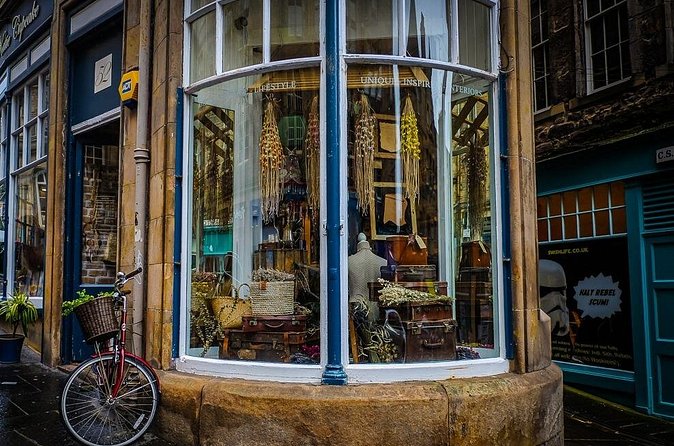 Guided 60-Minute Photography and sightseeing Tour in Edinburgh - What the hour is really worth