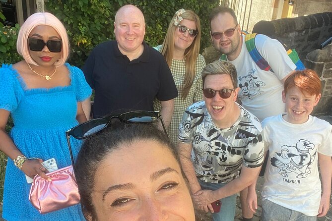 Guided 60-Minute Photography and sightseeing Tour in Edinburgh - The guide, group size, and walking pace