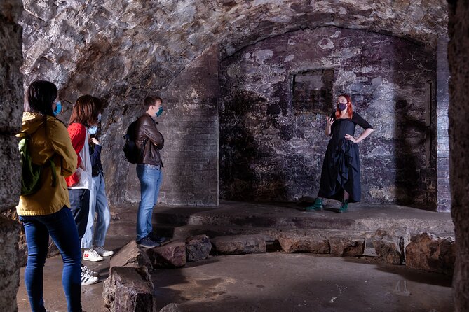 Haunted Vaults Walking Tour in Edinburgh - The guide makes or breaks the hour