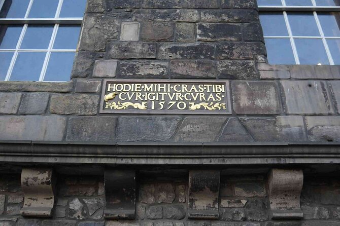 Highlights from the Royal Mile: A Self-Guided Audio Tour - Starting beside the Witches Well