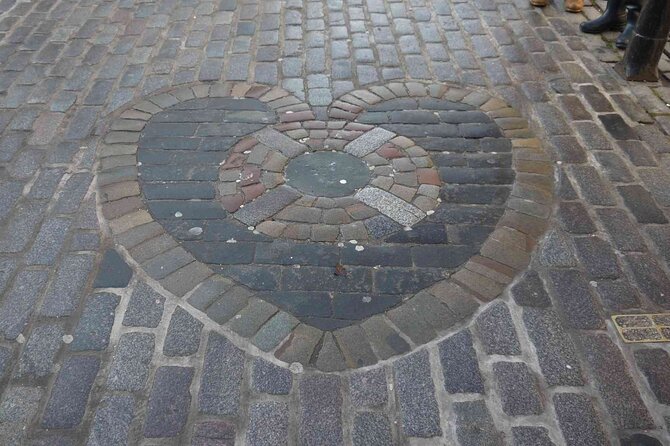 Highlights from the Royal Mile: A Self-Guided Audio Tour - Ending outside the Palace of Holyroodhouse