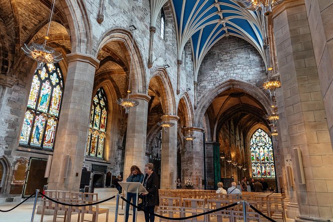 Highlights & Hidden Gems With Locals: Best of Edinburgh Private Tour - Who should book this Edinburgh walk?