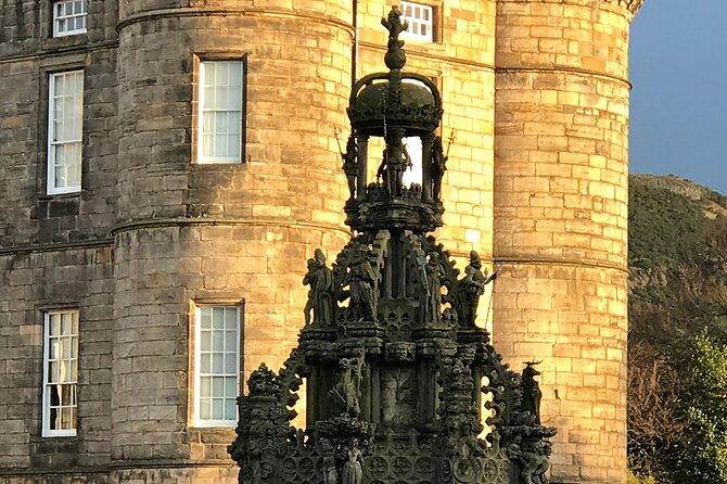Private Edinburgh City 4-Hour Guided Tour in a black cab LEVC TX - Parliament, Holyroodhouse, and the foot of the Royal Mile